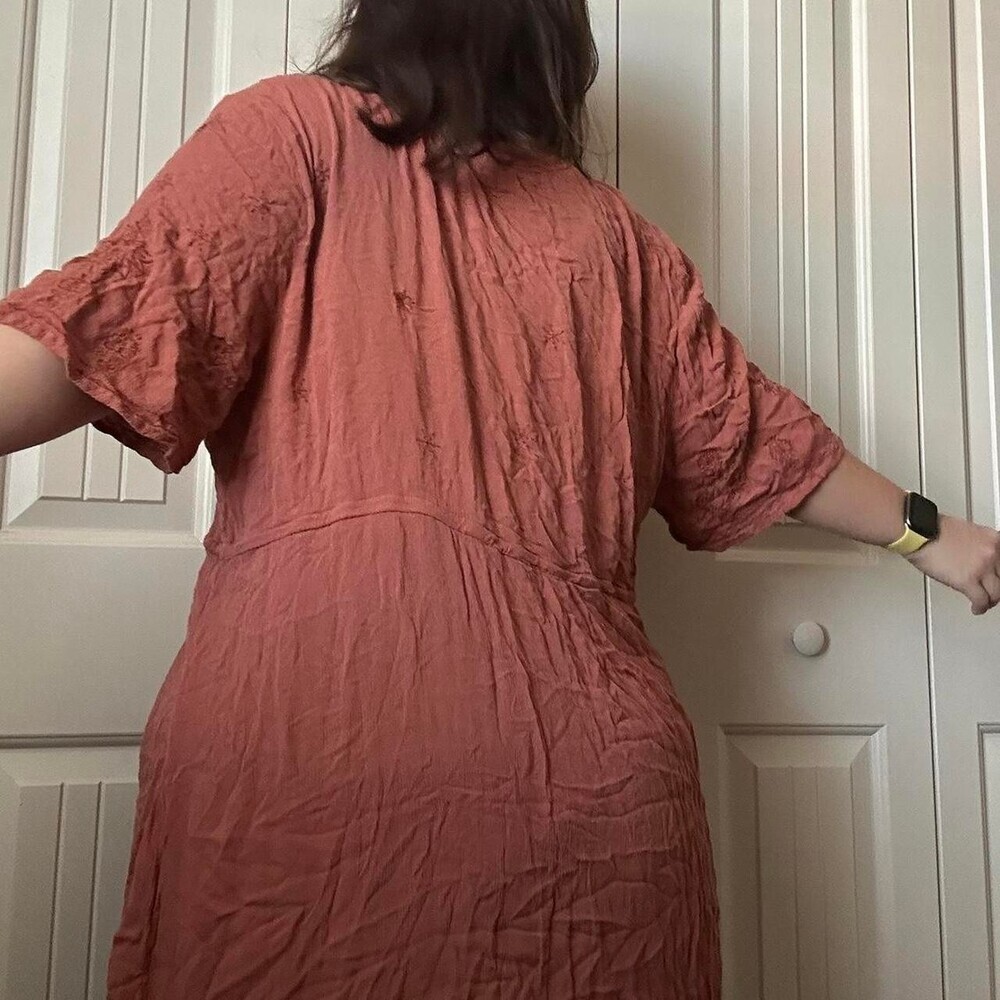 Maurice’s Plus Size Floral Embroidered Duster Kimono Size 2 - Picture 5 of 6
